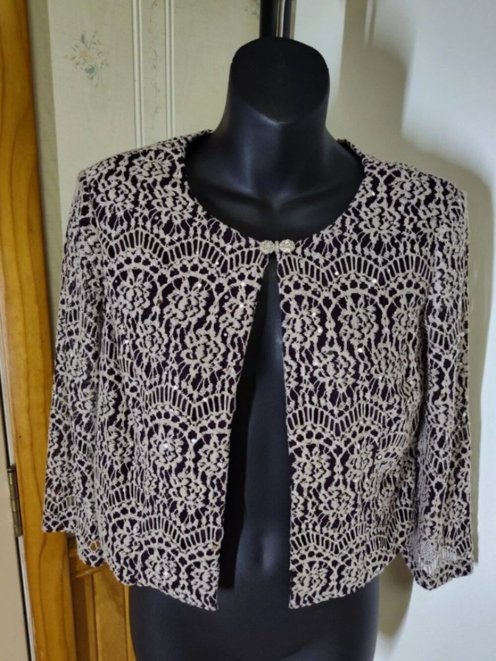 Jessica Howard Cropped Jacket Beige Lace Overlay Purple Lining Size 8